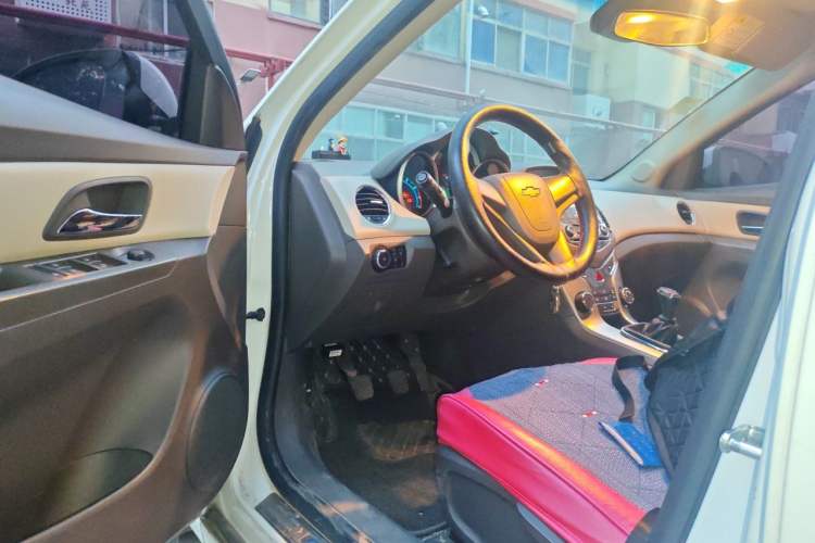 Used Chevrolet Cruze 2015 1.5L Classic SL MT Driver Seat