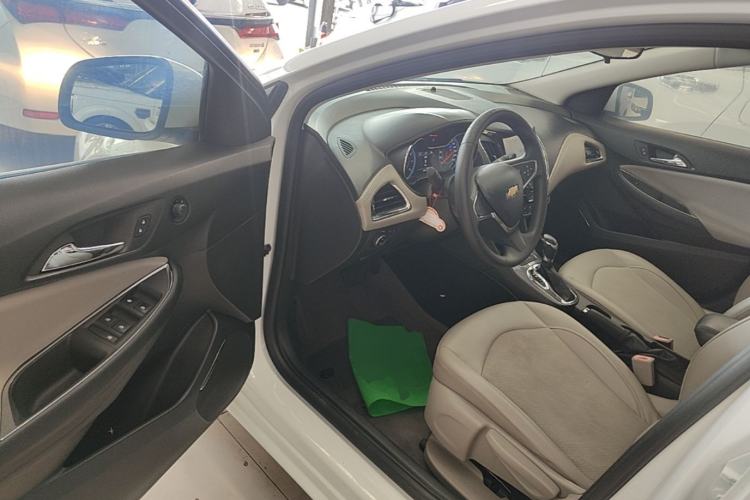 Used Chevrolet Cruze 2015 1.5L Automatic Luxury Edition Driver Seat