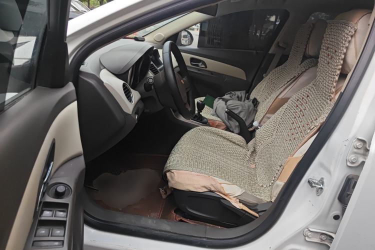 Used Chevrolet Cruze 2015 1.5L Classic SL MT Driver Seat