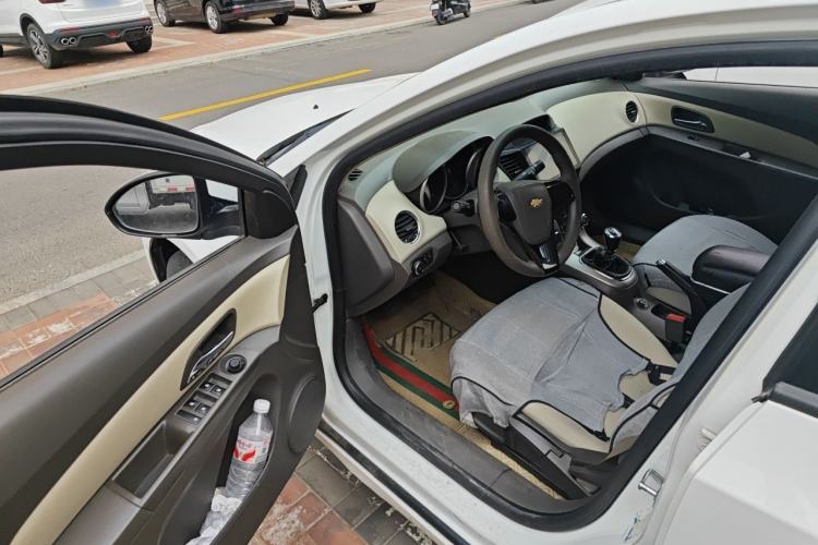 Used Chevrolet Cruze 2015 1.5L Classic SL MT Driver Seat