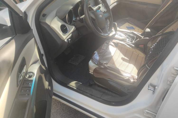 Used Chevrolet Cruze 2015 1.5L Classic SE AT Driver Seat