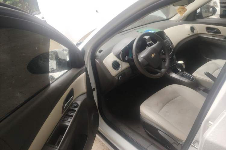 Used Chevrolet Cruze 2015 1.5L Classic SE AT Driver Seat