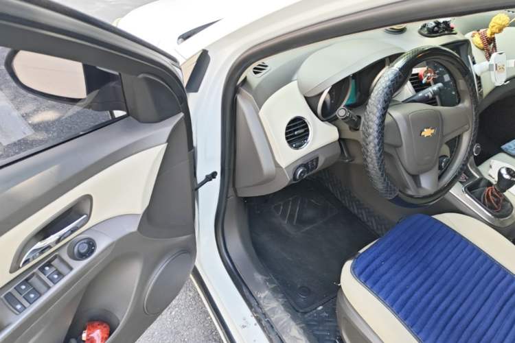 Used Chevrolet Cruze 2015 1.5L Classic SL MT Driver Seat
