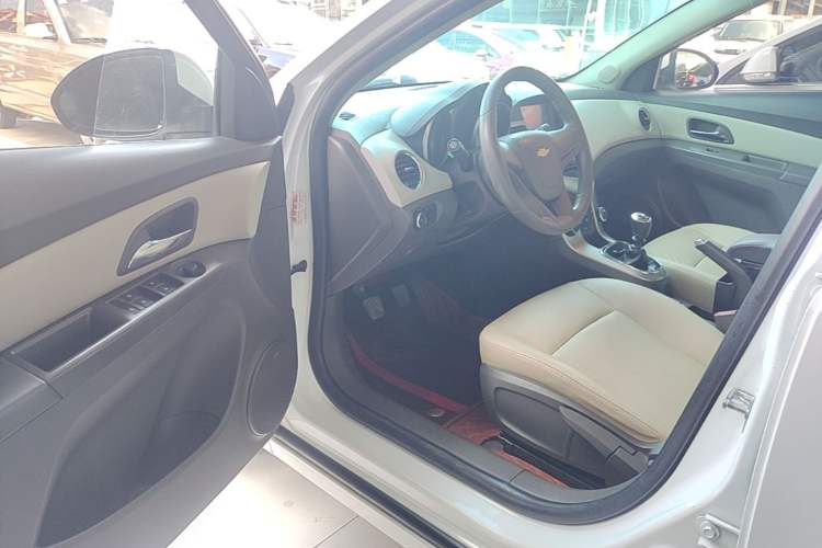 Used Chevrolet Cruze 2015 1.5L Classic SL MT Driver Seat