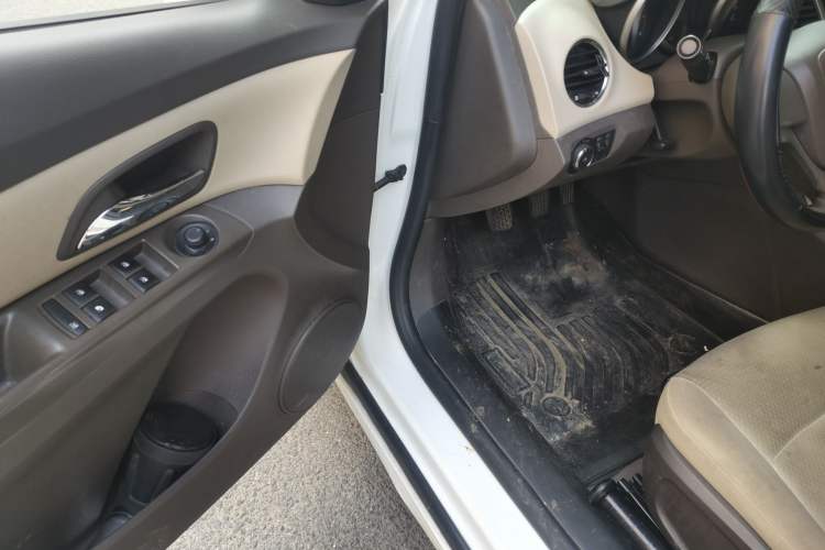 Used Chevrolet Cruze 2015 1.5L Classic SL MT Driver Seat
