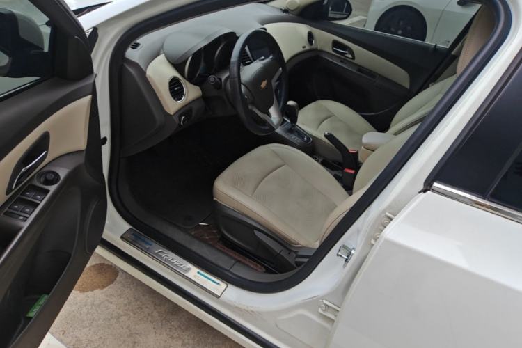 Used Chevrolet Cruze 2015 1.5L Classic SE AT Driver Seat