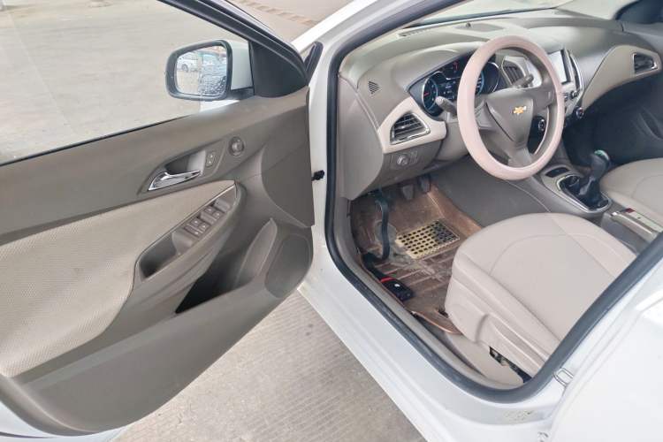 Used Chevrolet Cruze 2015 1.5L Manual Fashion Edition Driver Seat