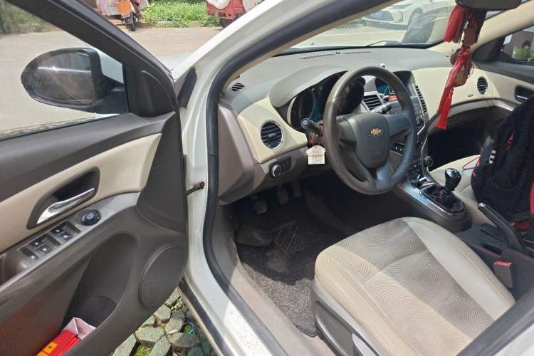 Used Chevrolet Cruze 2015 1.5L Classic SE MT Driver Seat