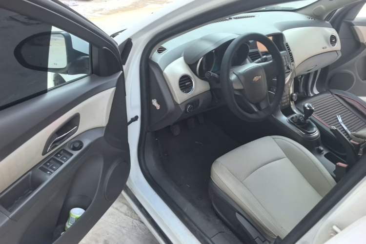 Used Chevrolet Cruze 2015 1.5L Classic SE MT Driver Seat