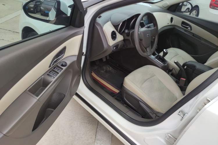 Used Chevrolet Cruze 2015 1.5L Classic SE MT Driver Seat