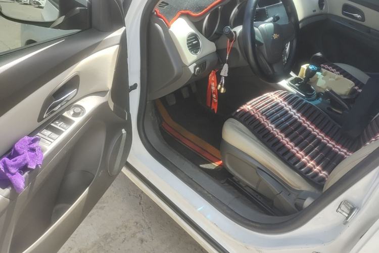 Used Chevrolet Cruze 2015 1.5L Classic SE MT Driver Seat