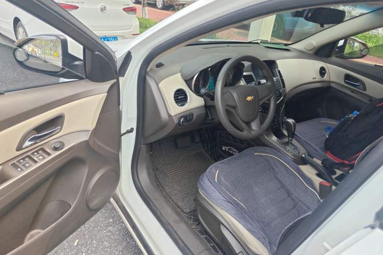 Used Chevrolet Cruze 2015 1.5L Classic SE AT Driver Seat