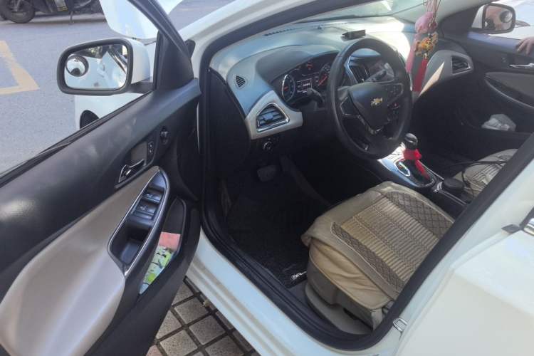 Used Chevrolet Cruze 2015 1.5L Automatic Luxury Edition Driver Seat