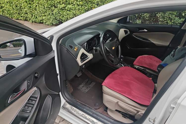 Used Chevrolet Cruze 2015 1.4T DCG Luxury Edition Driver Seat