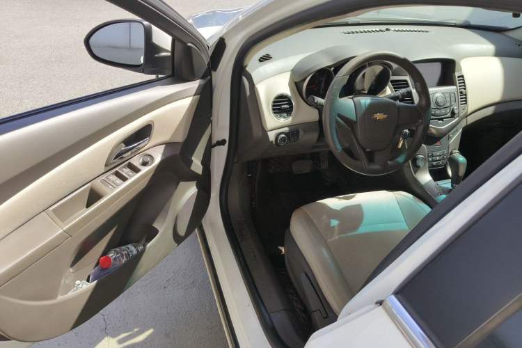 Used Chevrolet Cruze 2015 1.5L Classic SE AT Driver Seat