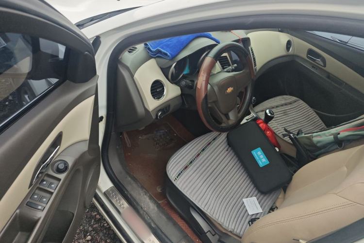 Used Chevrolet Cruze 2015 1.5L Classic SL MT Driver Seat