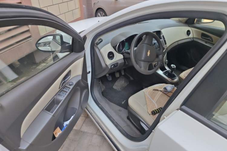 Used Chevrolet Cruze 2015 1.5L Classic SL MT Driver Seat