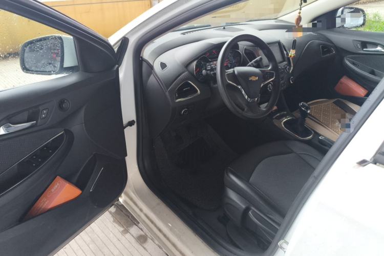 Used Chevrolet Cruze 2015 1.5L Manual Elite Edition Driver Seat