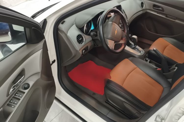 Used Chevrolet Cruze 2015 1.5L Classic SE AT Driver Seat