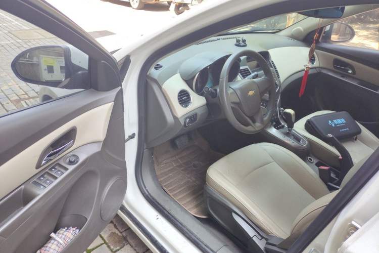 Used Chevrolet Cruze 2015 1.5L Classic SE AT Driver Seat