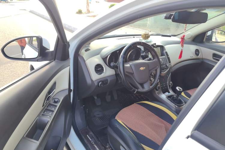Used Chevrolet Cruze 2015 1.5L Classic SE MT Driver Seat