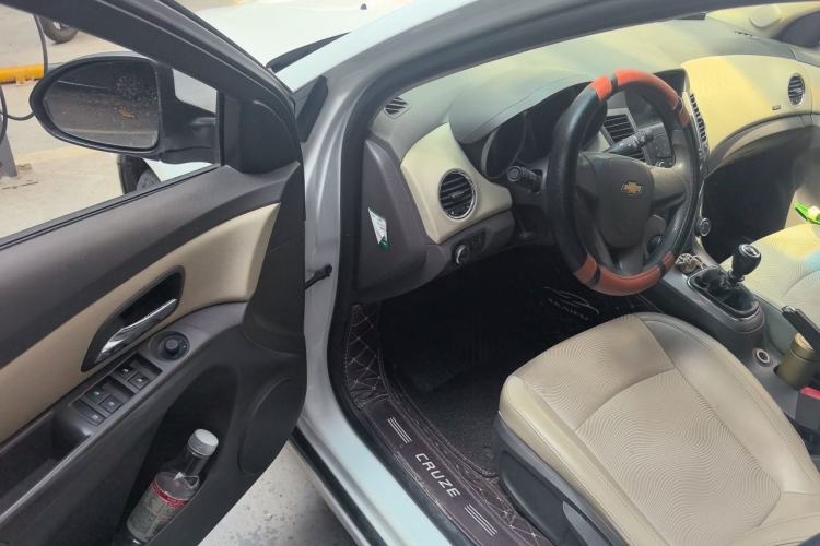 Used Chevrolet Cruze 2015 1.5L Classic SE MT Driver Seat