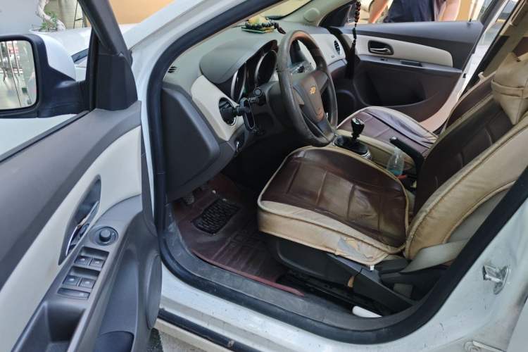 Used Chevrolet Cruze 2015 1.5L Classic SE MT Driver Seat