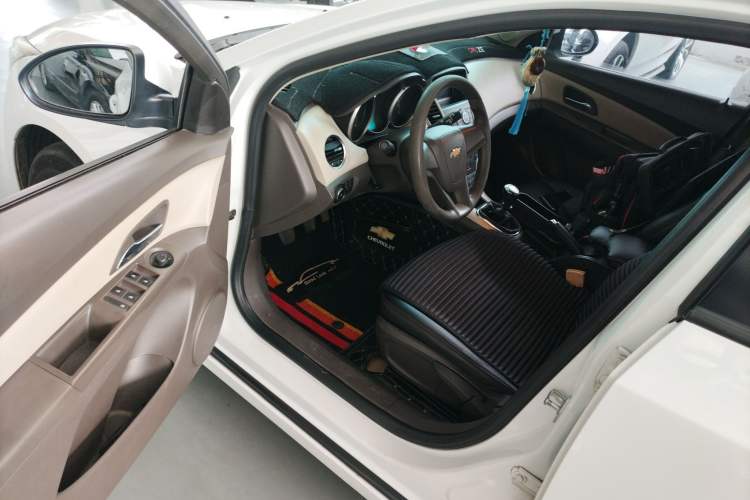 Used Chevrolet Cruze 2015 1.5L Classic SL MT Driver Seat