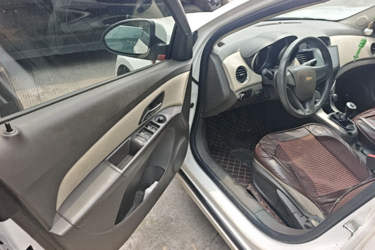 Used Chevrolet Cruze 2015 1.5L Classic SL MT Driver Seat