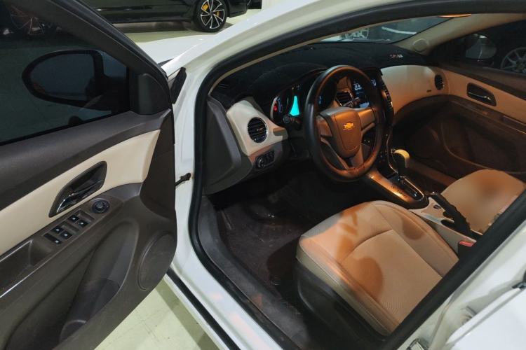 Used Chevrolet Cruze 2015 1.5L Classic SE AT Driver Seat