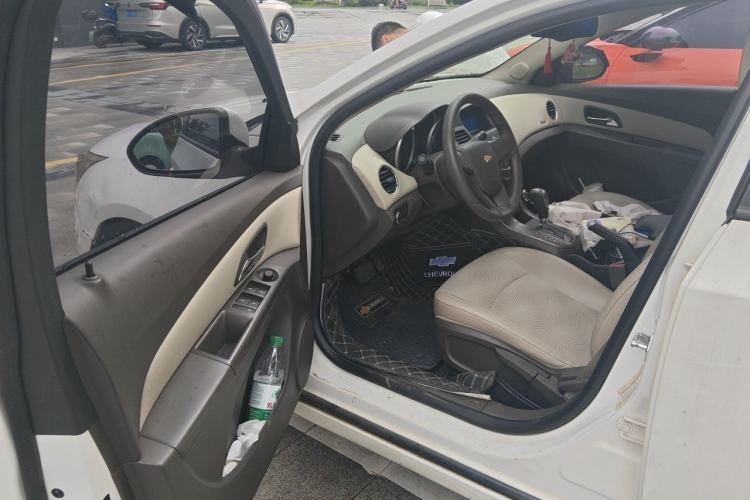 Used Chevrolet Cruze 2015 1.5L Classic SE AT Driver Seat