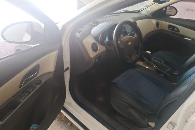 Used Chevrolet Cruze 2015 1.5L Classic SE AT Driver Seat