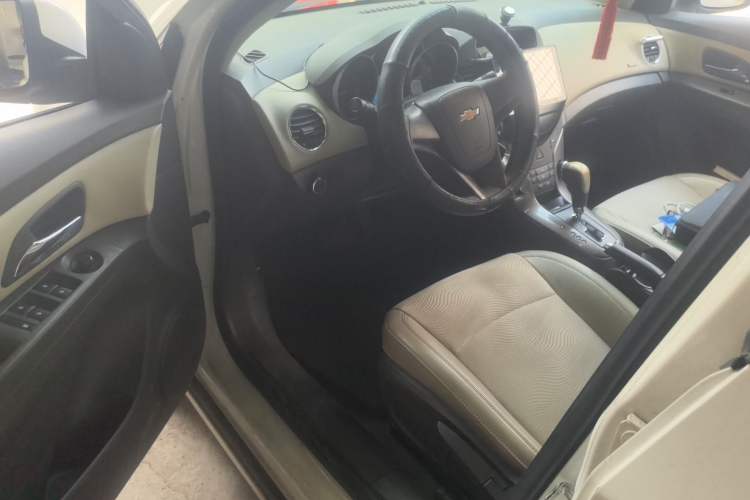 Used Chevrolet Cruze 2015 1.5L Classic SE AT Driver Seat
