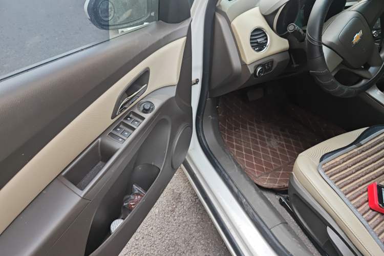 Used Chevrolet Cruze 2015 1.5L Classic SE AT Driver Seat