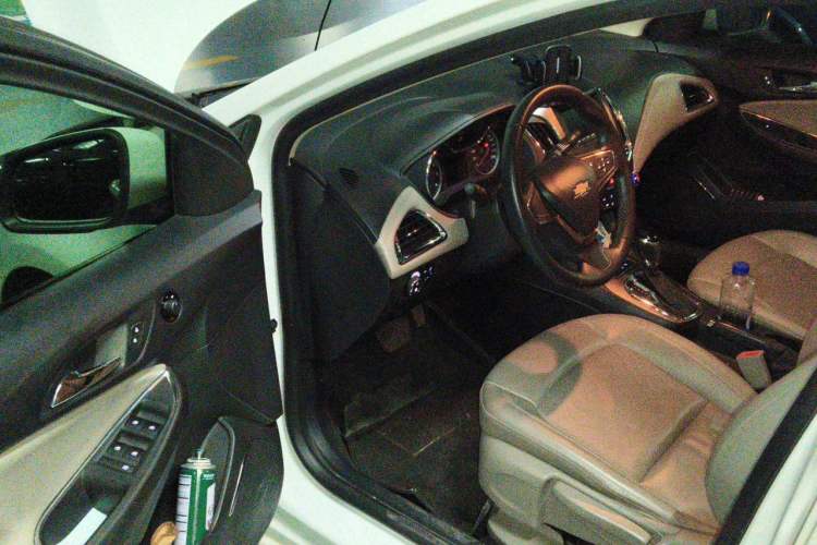 Used Chevrolet Cruze 2015 1.4T DCG Luxury Edition Driver Seat