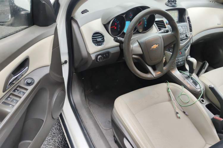Used Chevrolet Cruze 2015 1.5L Classic SE AT Driver Seat
