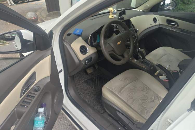 Used Chevrolet Cruze 2015 1.5L Classic SE AT Driver Seat