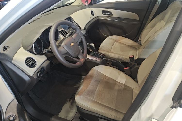 Used Chevrolet Cruze 2015 1.5L Classic SE AT Driver Seat