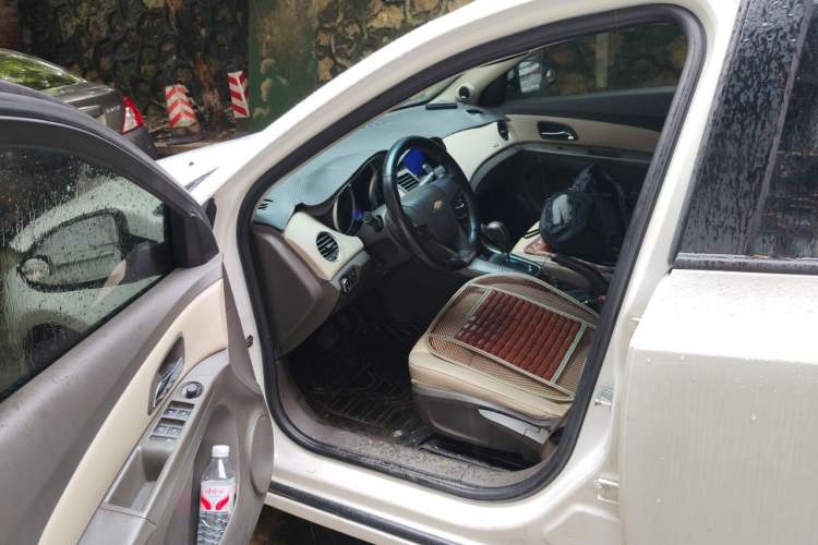Used Chevrolet Cruze 2015 1.5L Automatic Luxury Edition Driver Seat