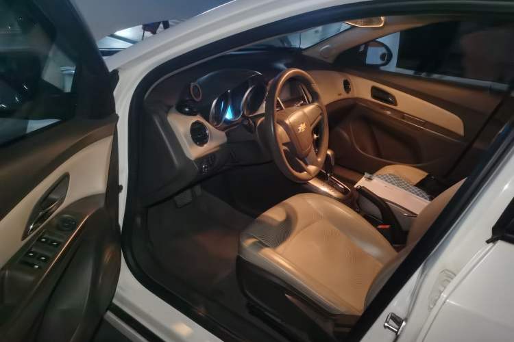 Used Chevrolet Cruze 2015 1.5L Classic SE AT Driver Seat