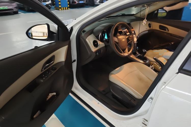Used Chevrolet Cruze 2015 1.5L Classic SE MT Driver Seat