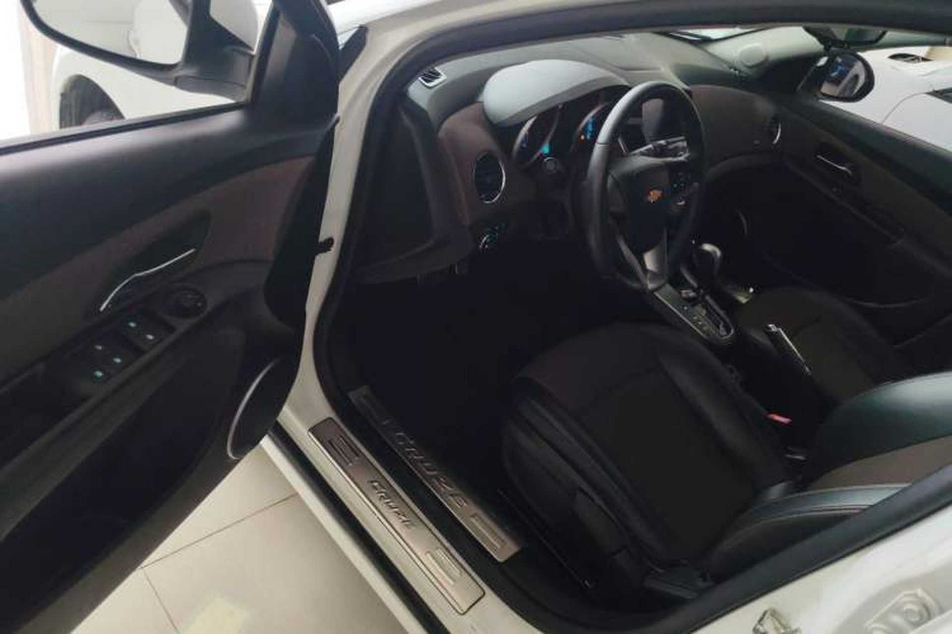 Used Chevrolet Cruze 2015 Hatchback 1.6L Automatic Comfort Edition Driver Seat