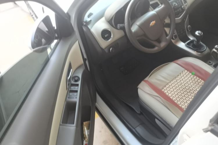 Used Chevrolet Cruze 2015 1.5L Classic SL MT Driver Seat