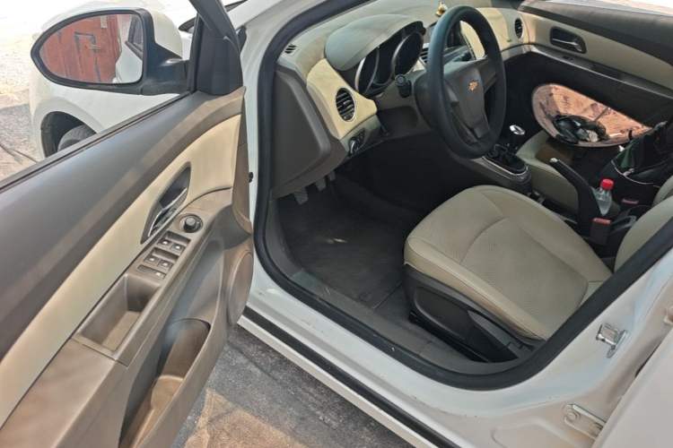 Used Chevrolet Cruze 2015 1.5L Classic SE MT Driver Seat