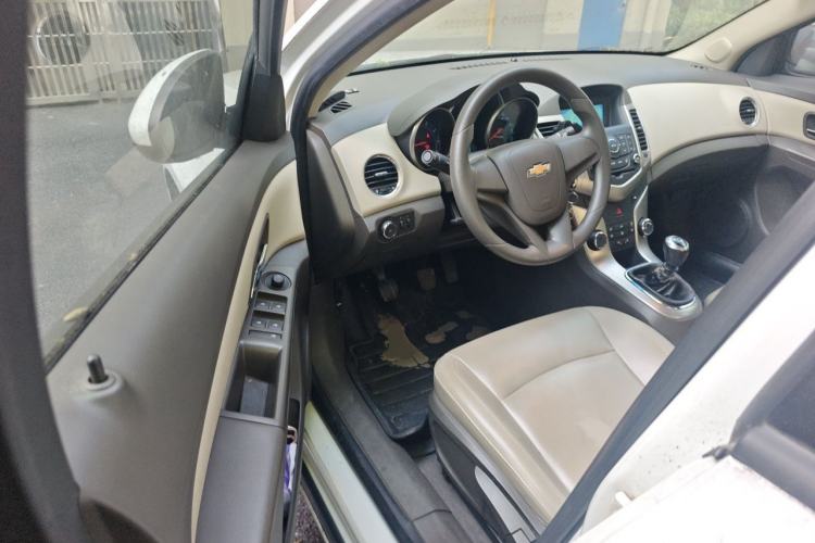 Used Chevrolet Cruze 2015 1.5L Classic SL MT Driver Seat