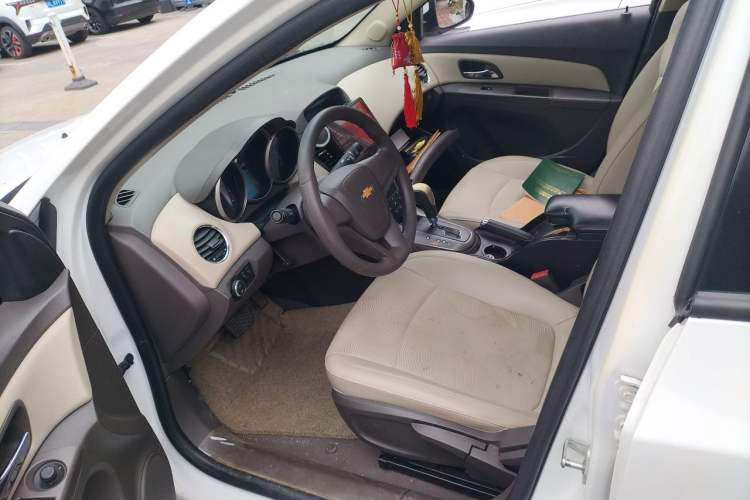 Used Chevrolet Cruze 2015 1.5L Classic SE AT Driver Seat