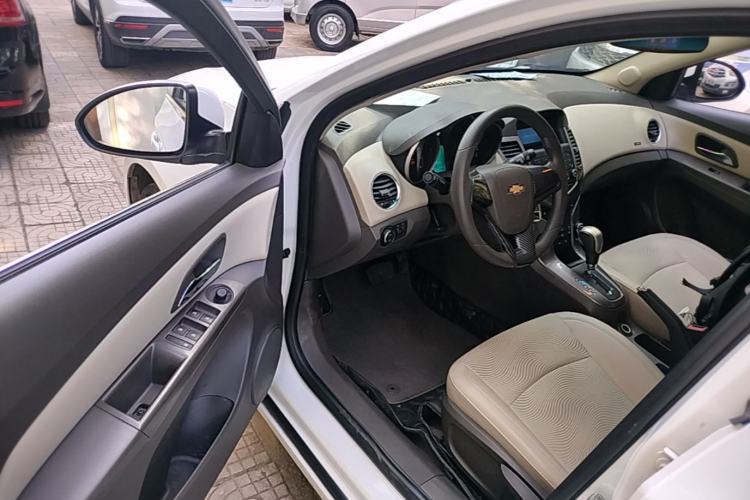 Used Chevrolet Cruze 2015 1.5L Classic SE AT Driver Seat