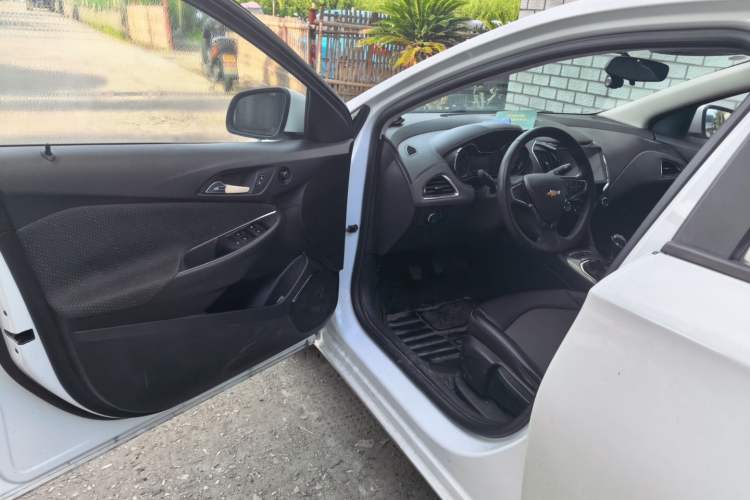 Used Chevrolet Cruze 2015 1.5L Manual Elite Edition Driver Seat