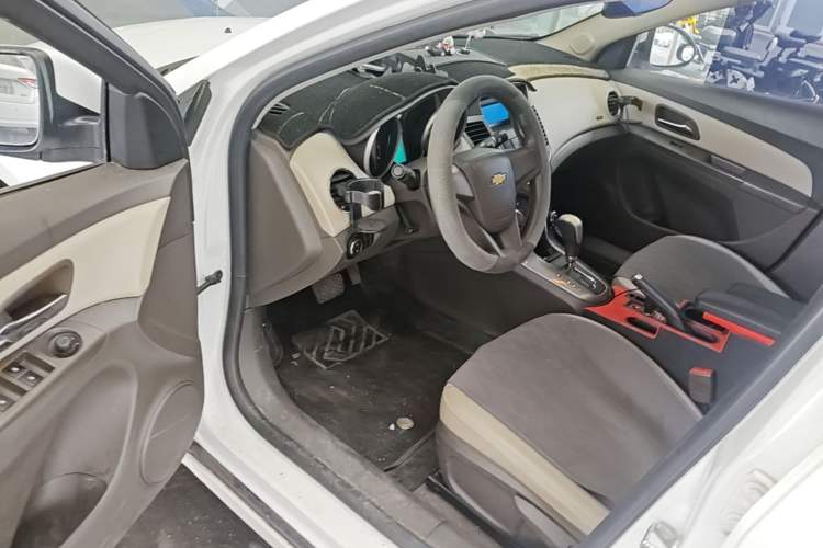 Used Chevrolet Cruze 2015 1.5L Classic SE AT Driver Seat