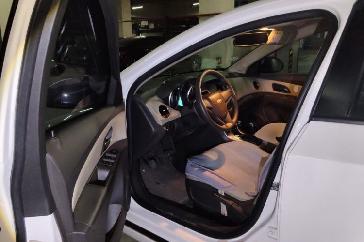 Used Chevrolet Cruze 2015 1.5L Classic SL MT Driver Seat